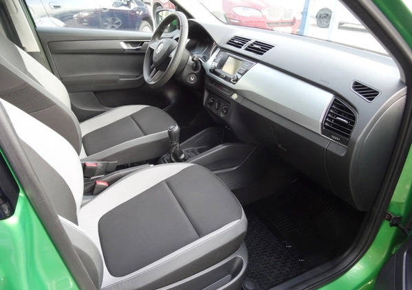 Skoda Fabia cena 28900 przebieg: 190000, rok produkcji 2016 z Płoty małe 301